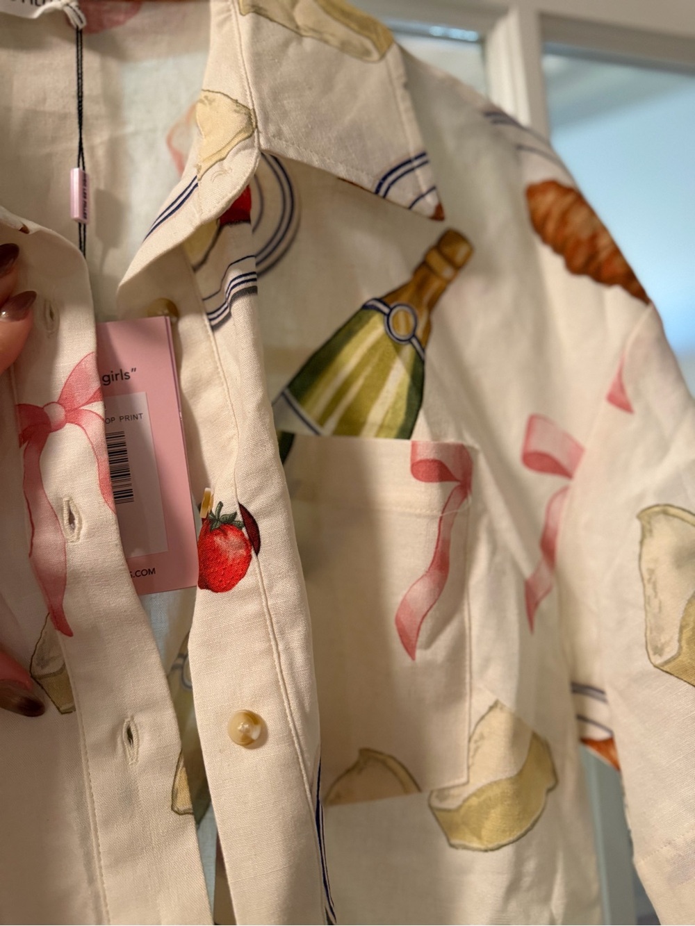 Avec Les Filles Cropped Cream Tabletop Printed Button-Up - Picture 4 of 4